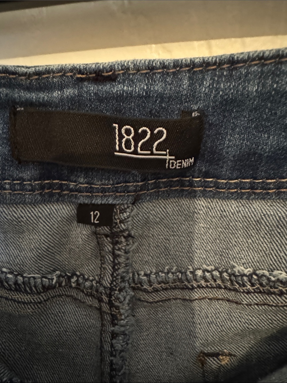 1822 Denim Blue Distressed Skinny Jeans EUC - Picture 3 of 5